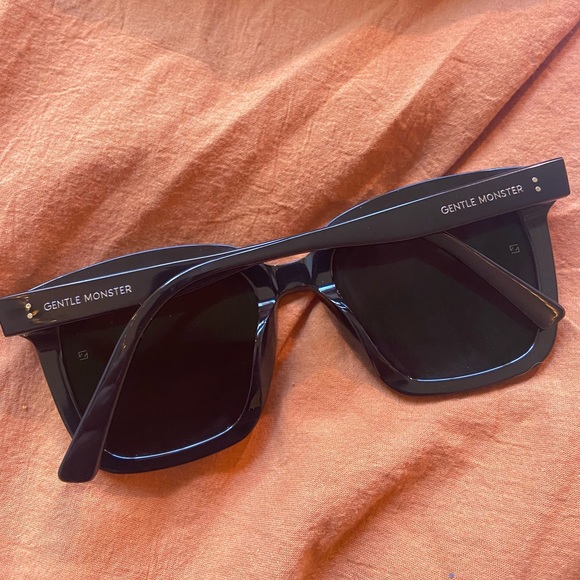 SOLD** GENTLE MONSTER DREAMER 17 01 Authentic Sunglasses - Picture 4 of 4